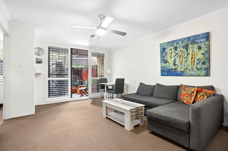 Photo - 61/2 Goodlet Street, Surry Hills NSW 2010 - Image 3