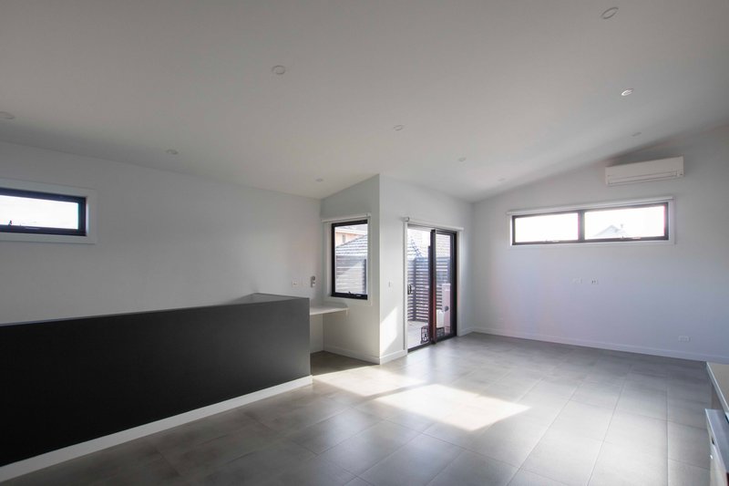 Photo - 6/120-122 Blyth Street, Brunswick VIC 3056 - Image 2