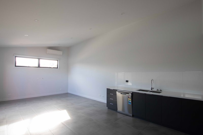 Photo - 6/120-122 Blyth Street, Brunswick VIC 3056 - Image 4