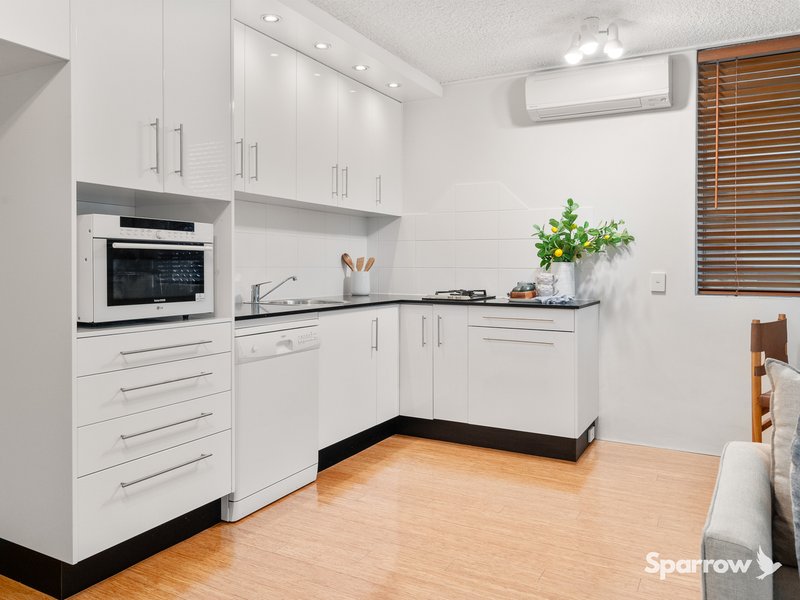 Photo - 6/125 Clarence Road, Indooroopilly QLD 4068 - Image 3