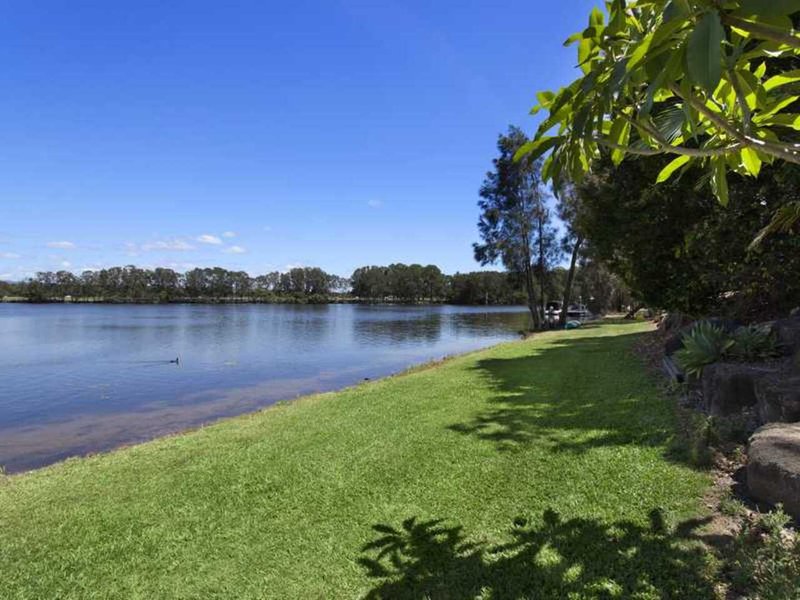 6/125 Santa Cruz Blvd , Clear Island Waters QLD 4226