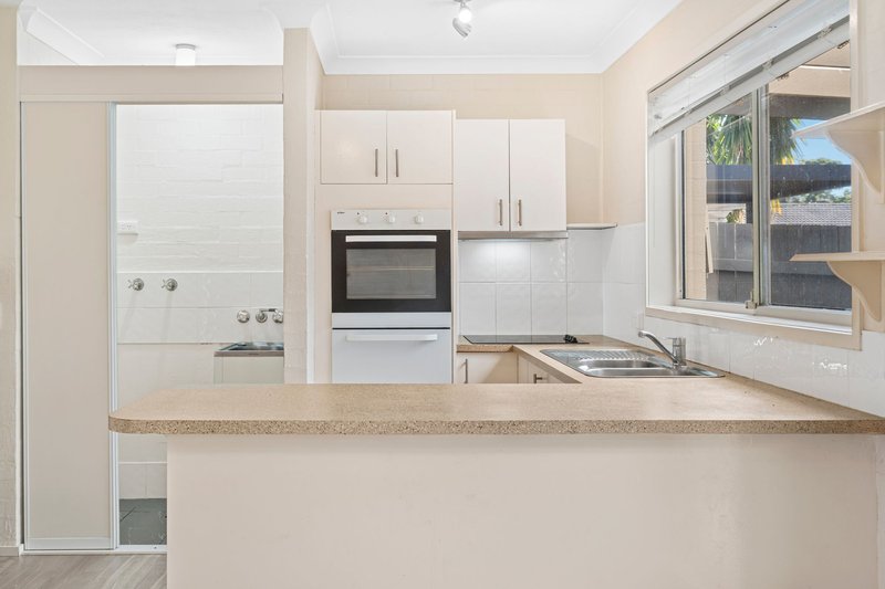 Photo - 6/13-17 Brown Street, Labrador QLD 4215 - Image 2