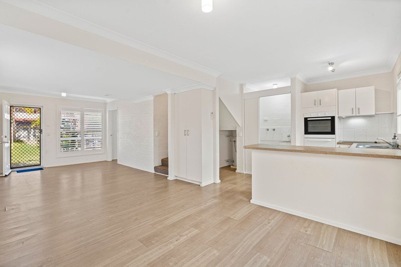 Photo - 6/13-17 Brown Street, Labrador QLD 4215 - Image 4