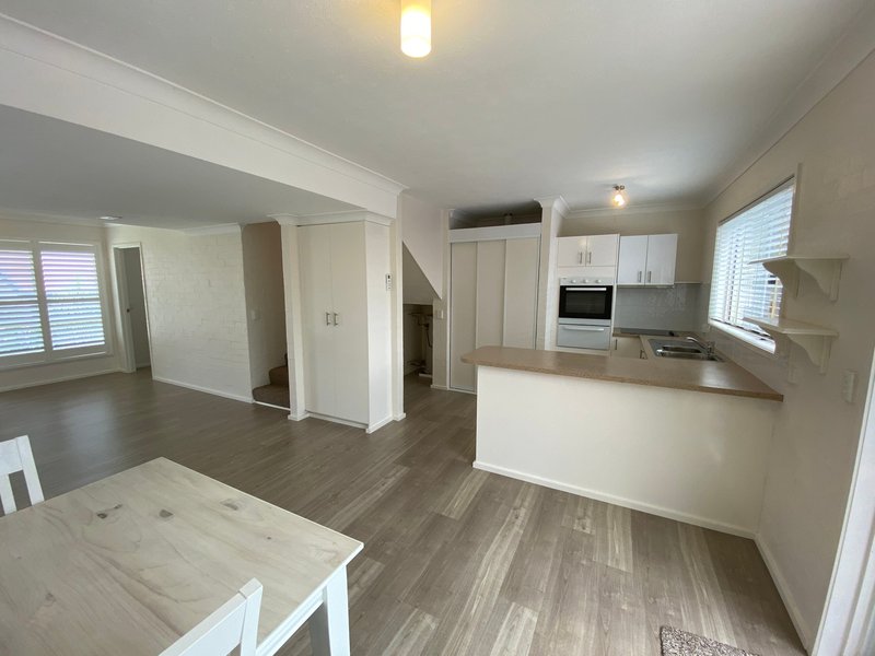 Photo - 6/13-17 Brown Street, Labrador QLD 4215 - Image 1