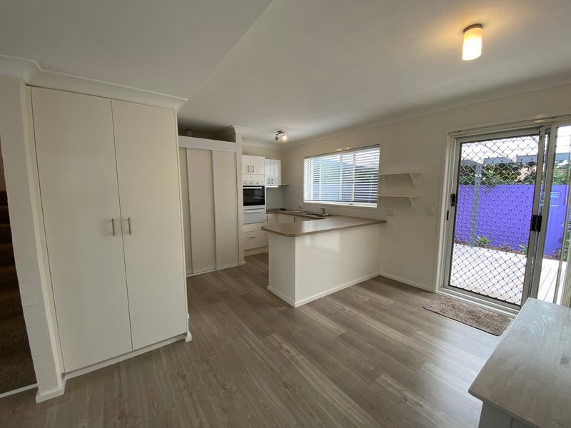Photo - 6/13-17 Brown Street, Labrador QLD 4215 - Image 4