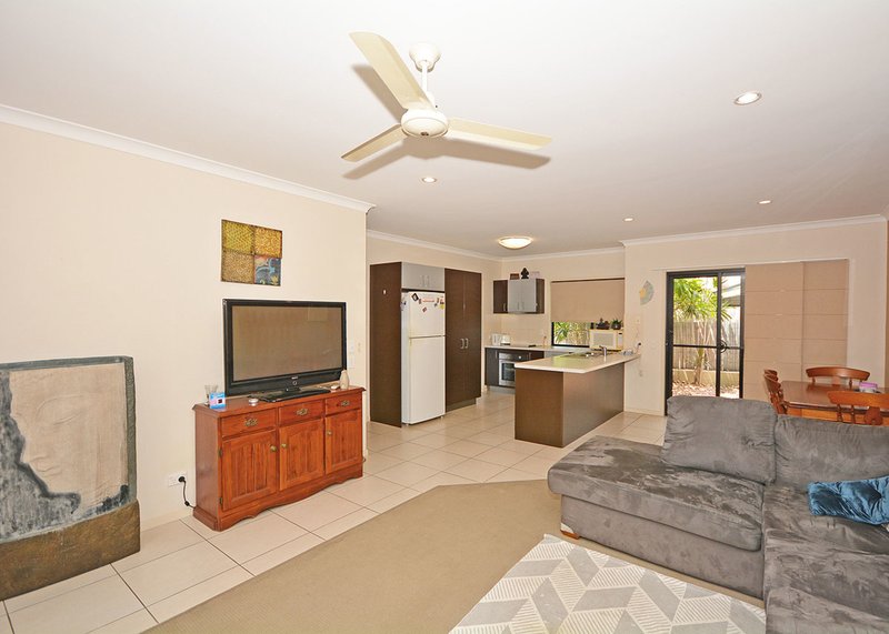 Photo - 6/13 Tavistock Street, Torquay QLD 4655 - Image 2