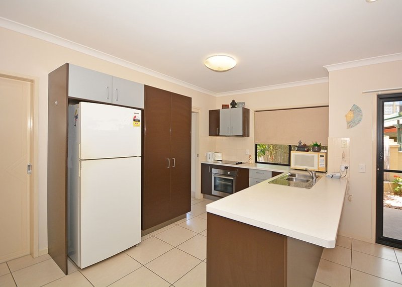 Photo - 6/13 Tavistock Street, Torquay QLD 4655 - Image 6