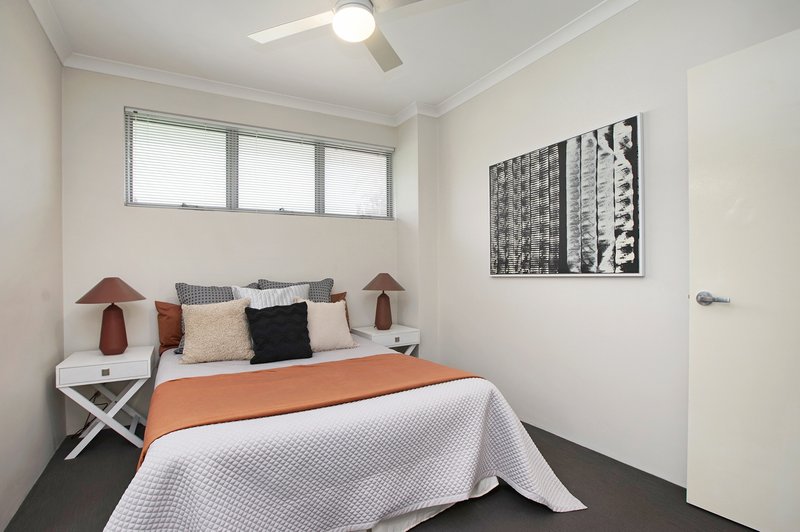 Photo - 6/15 Debenham Street, Thornlie WA 6108 - Image 2