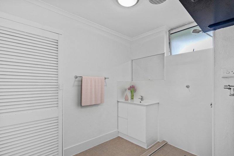 Photo - 6/15 Newcross Street, Indooroopilly QLD 4068 - Image 8