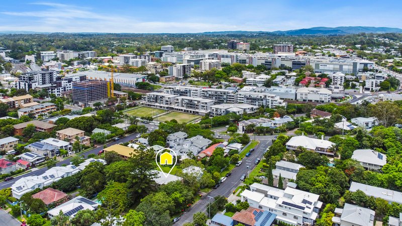 Photo - 6/15 Newcross Street, Indooroopilly QLD 4068 - Image 11