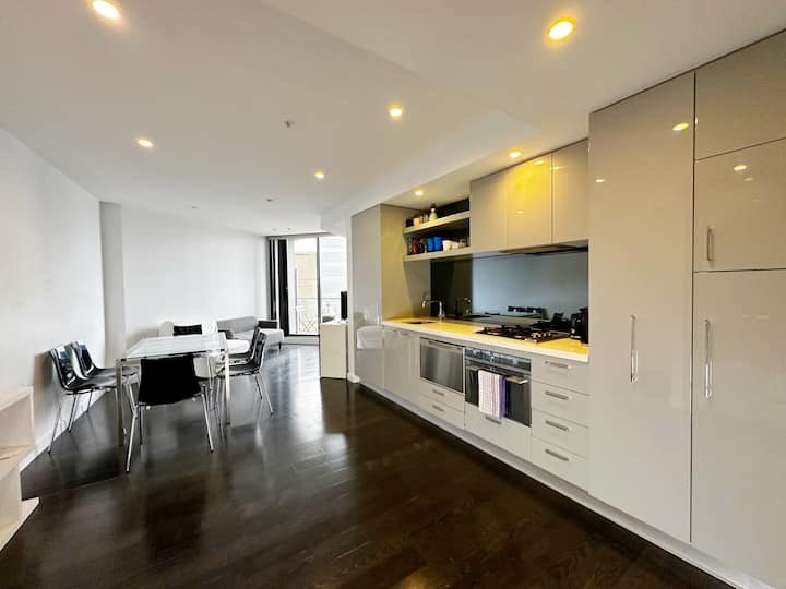 Photo - 615/338 Kings Way, South Melbourne VIC 3205 - Image 1