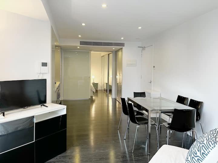 Photo - 615/338 Kings Way, South Melbourne VIC 3205 - Image 2