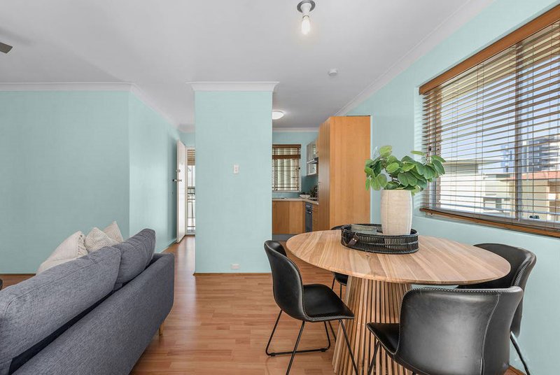 Photo - 6/16 Kitchener Street, Coorparoo QLD 4151 - Image 2