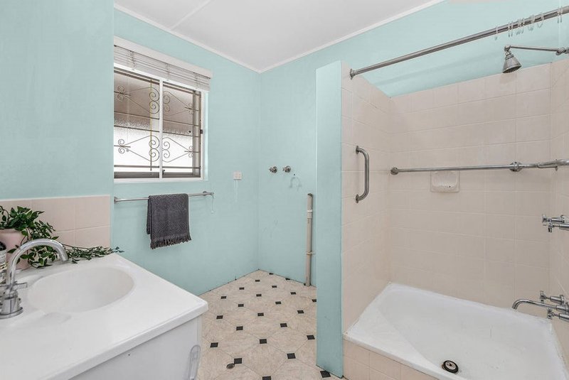 Photo - 6/16 Kitchener Street, Coorparoo QLD 4151 - Image 7