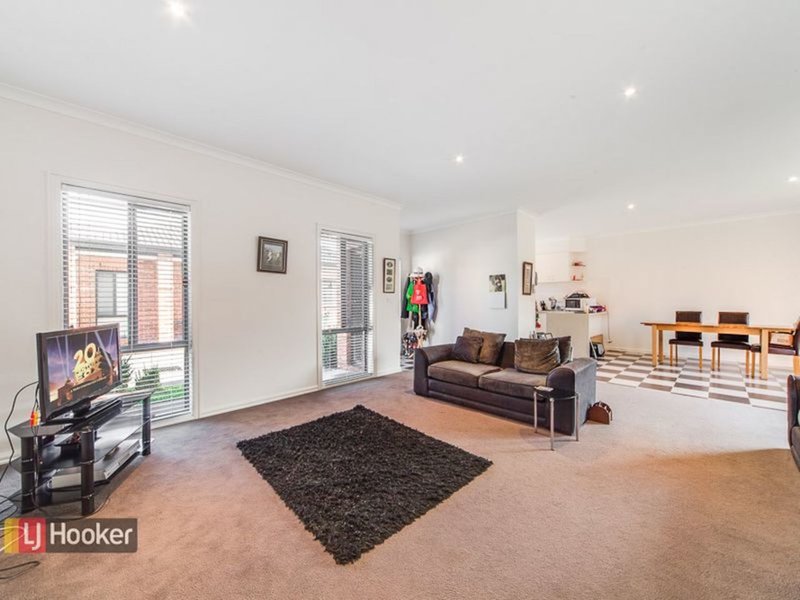 Photo - 6/17 Elizabeth St , Cranbourne North VIC 3977 - Image 2