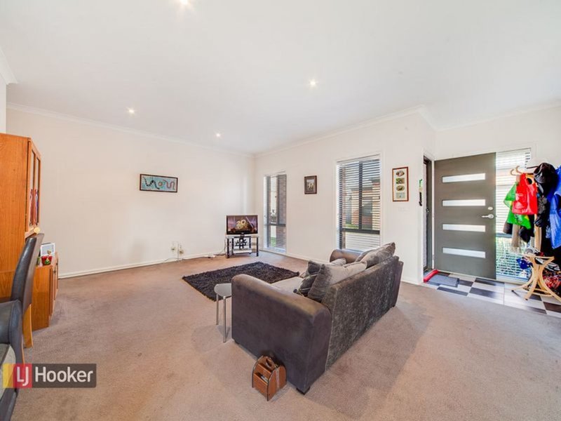 Photo - 6/17 Elizabeth St , Cranbourne North VIC 3977 - Image 3