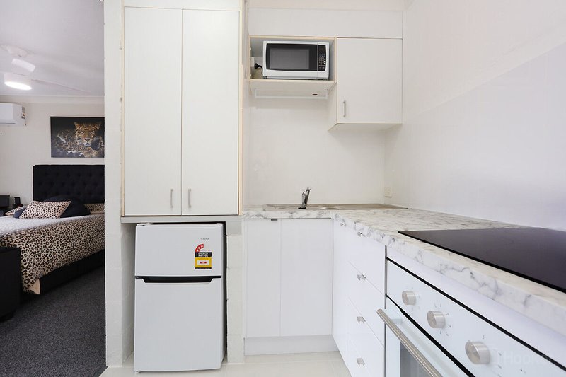 Photo - 6/18 Abalone Avenue, Paradise Point QLD 4216 - Image 3