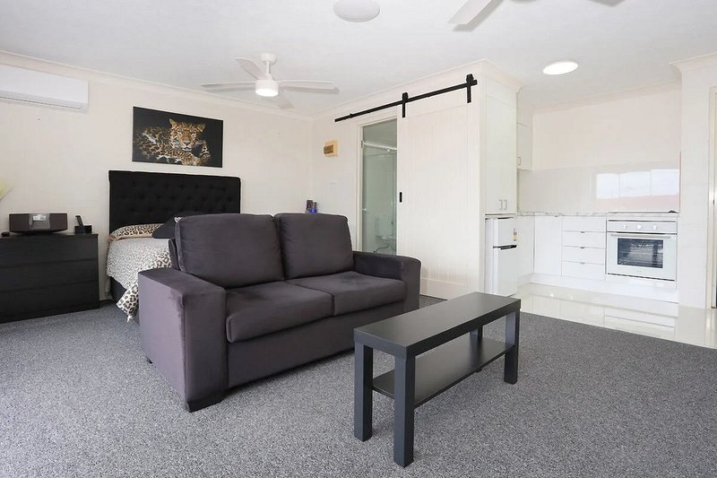 Photo - 6/18 Abalone Avenue, Paradise Point QLD 4216 - Image 3