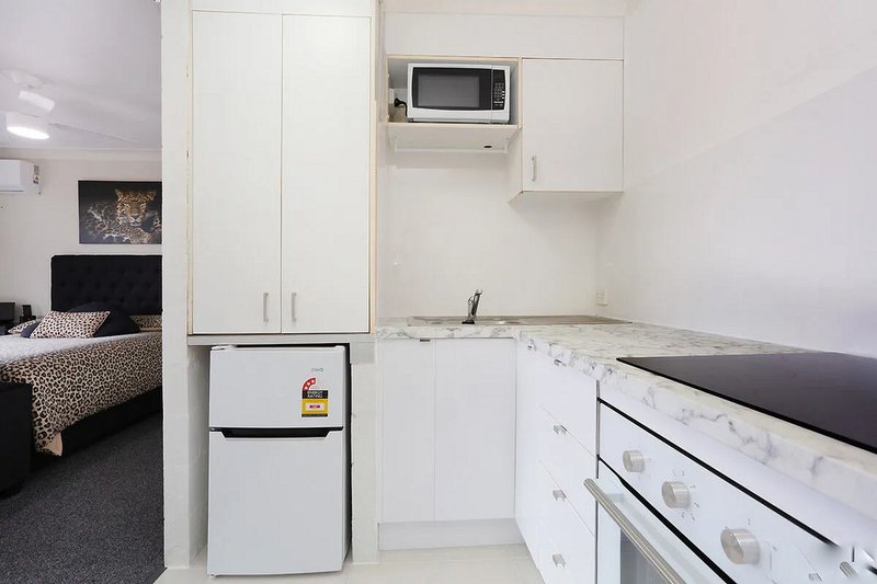Photo - 6/18 Abalone Avenue, Paradise Point QLD 4216 - Image 6