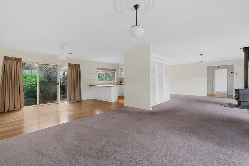 Photo - 6/187 St Helena Road, Greensborough VIC 3088 - Image 2