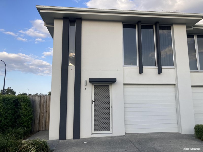 Photo - 6/188 Gainsborough Drive, Pimpama QLD 4209 - Image 1