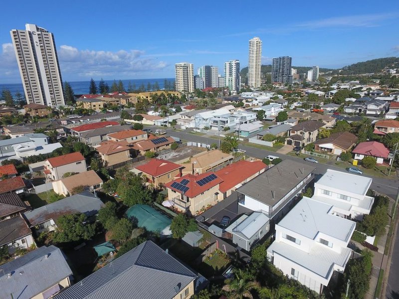 Photo - 6/19 Deodar Drive, Burleigh Heads QLD 4220 - Image 2