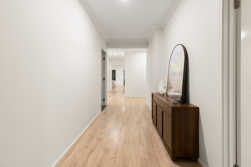 Photo - 619 Grand Boulevard, Craigieburn VIC 3064 - Image 2