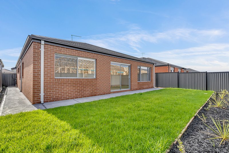 Photo - 619 Grand Boulevard, Craigieburn VIC 3064 - Image 15