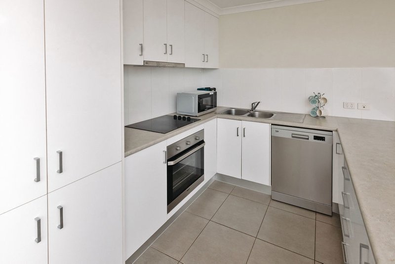 Photo - 6/191 Barolin Street, Avenell Heights QLD 4670 - Image 6