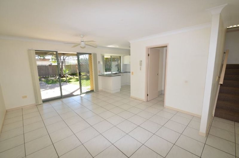 Photo - 6/191 Greenacre Drive, Arundel QLD 4214 - Image 5