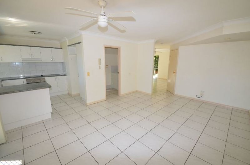 Photo - 6/191 Greenacre Drive, Arundel QLD 4214 - Image 7