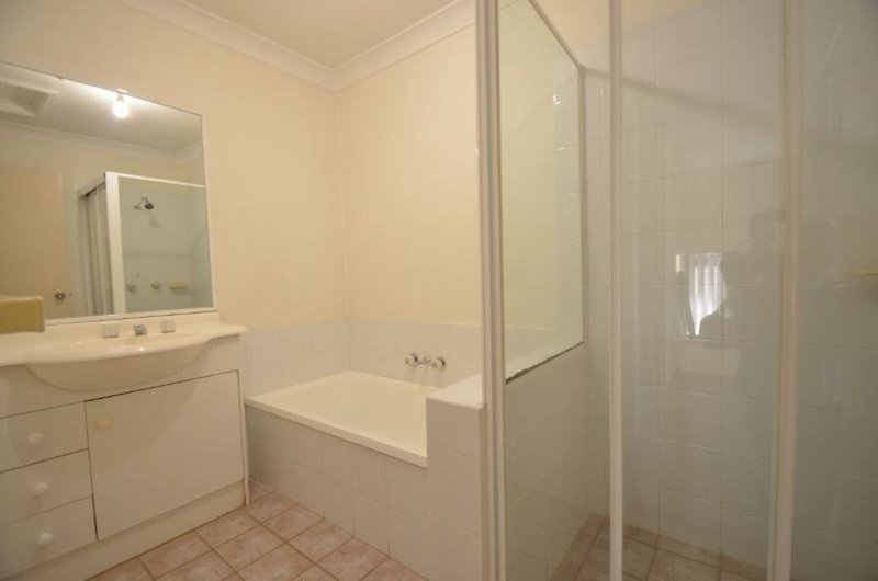 Photo - 6/191 Greenacre Drive, Arundel QLD 4214 - Image 15