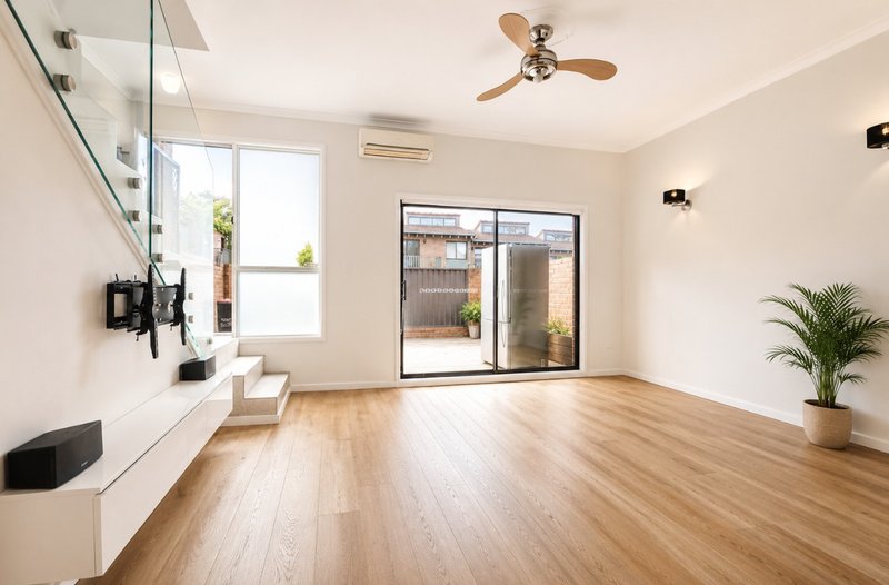 Photo - 6/2-6 Hainsworth Street, Westmead NSW 2145 - Image 12