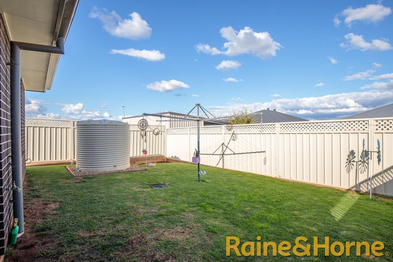 Photo - 62 & 62A Champagne Drive, Dubbo NSW 2830 - Image 11