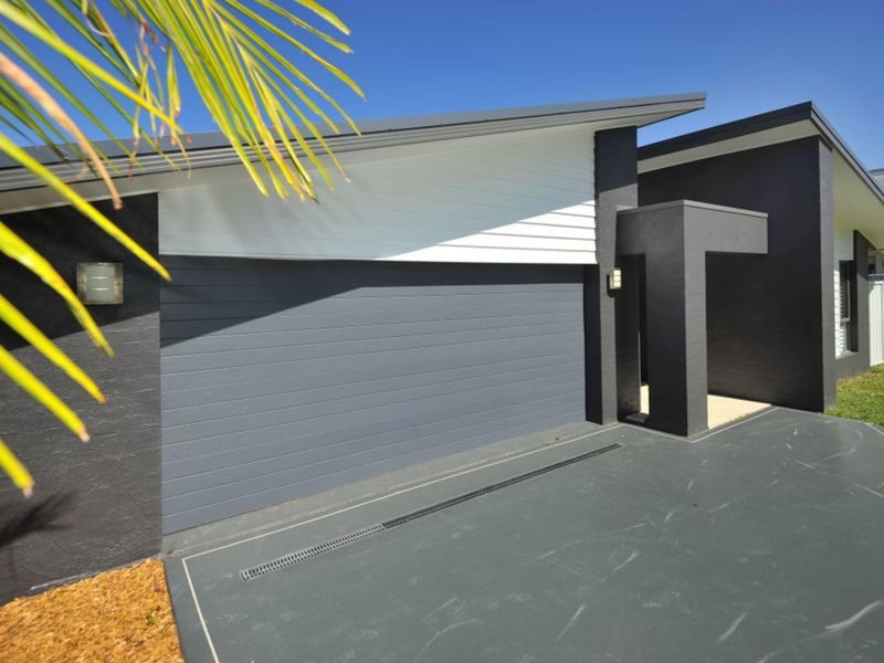 Photo - 62 Admiralty Drive, Safety Beach NSW 2456 - Image 2