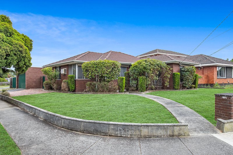 Photo - 62 Albany Drive, Mulgrave VIC 3170 - Image 2