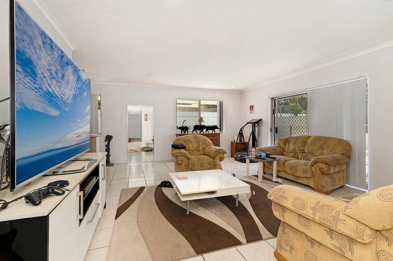 Photo - 62 Allambi Avenue, Broadbeach Waters QLD 4218 - Image 7