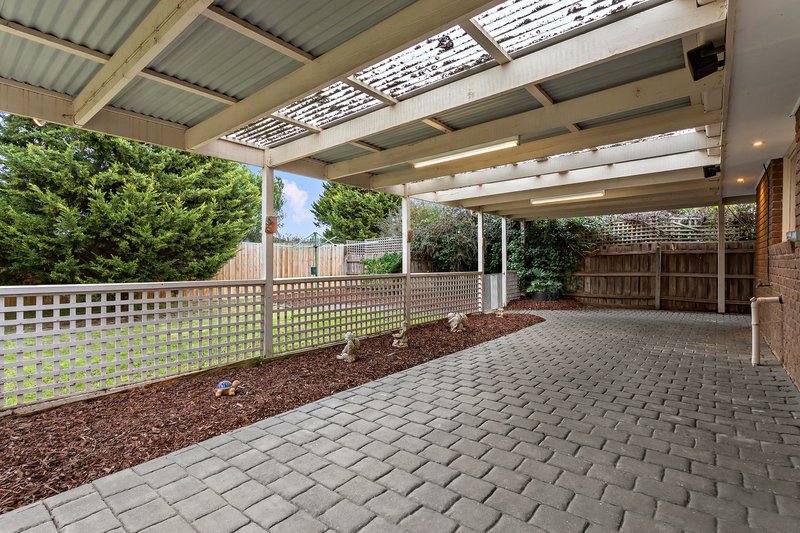 Photo - 62 Bainbridge Close, Craigieburn VIC 3064 - Image 10