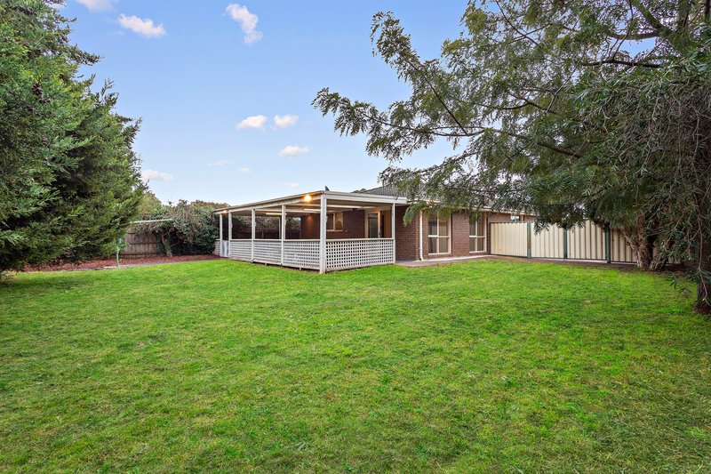 Photo - 62 Bainbridge Close, Craigieburn VIC 3064 - Image 11