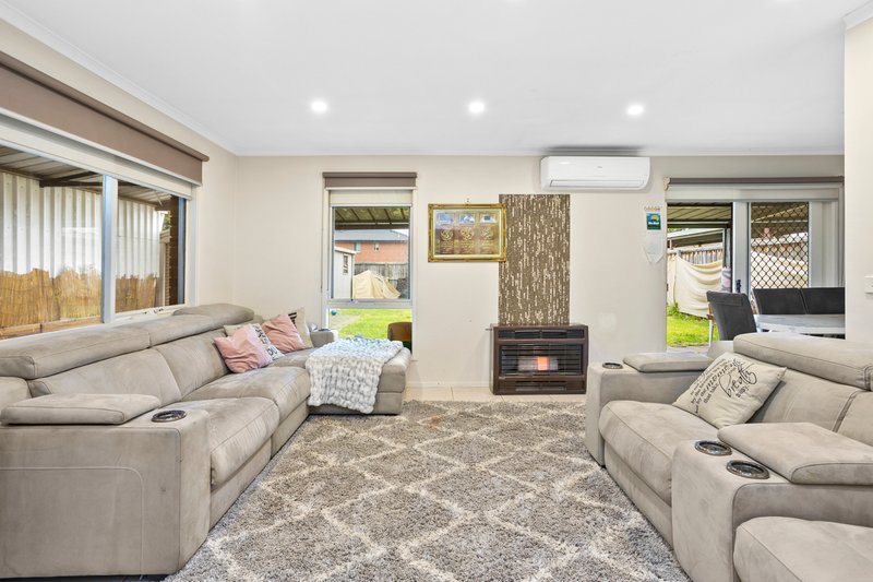 Photo - 62 Bellbridge Drive, Hoppers Crossing VIC 3029 - Image 4