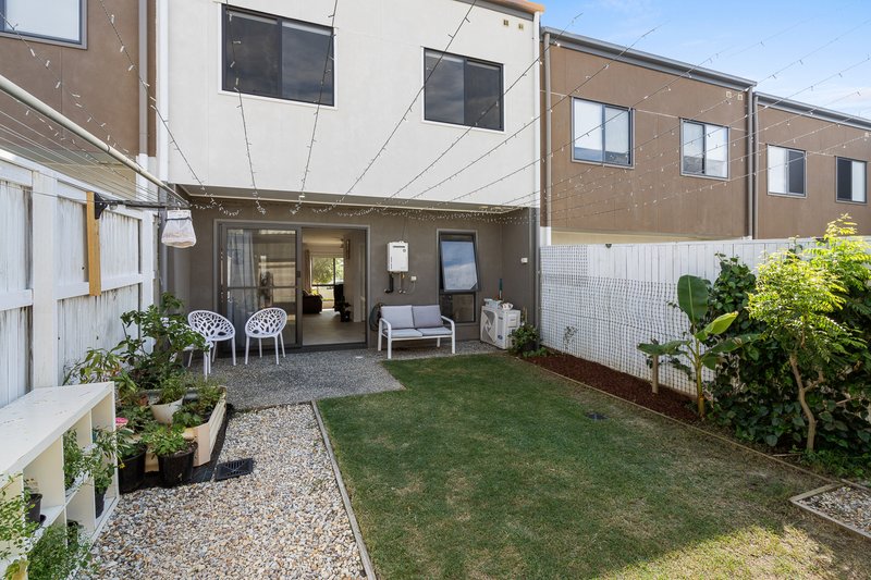 Photo - 62 Blatchford Street, Strathpine QLD 4500 - Image 15