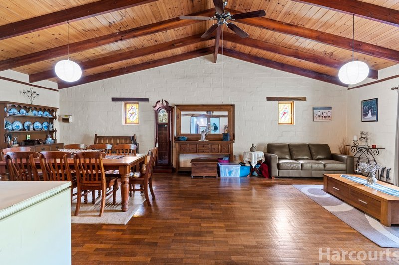 Photo - 62 Bloodwood Crescent, Yarravel NSW 2440 - Image 11