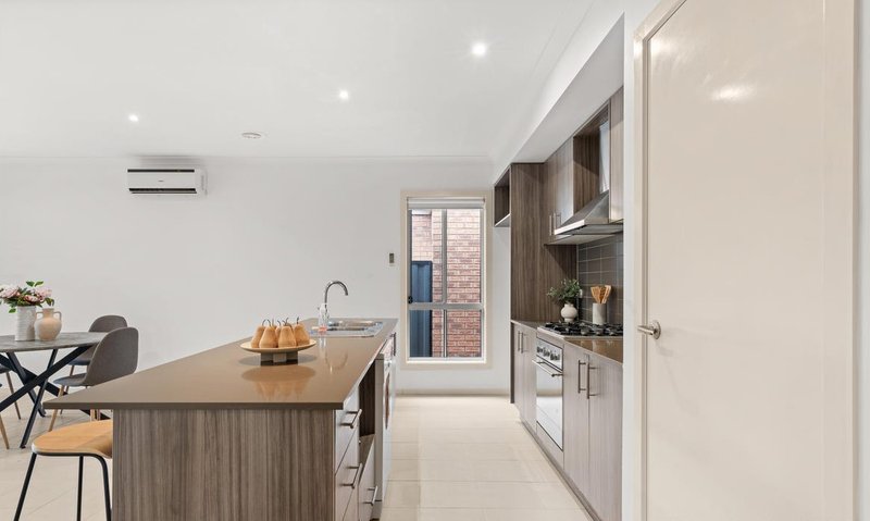 Photo - 62 Brownlow Drive, Point Cook VIC 3030 - Image 3