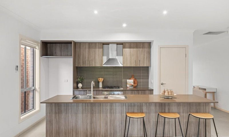 Photo - 62 Brownlow Drive, Point Cook VIC 3030 - Image 4