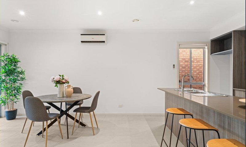 Photo - 62 Brownlow Drive, Point Cook VIC 3030 - Image 5