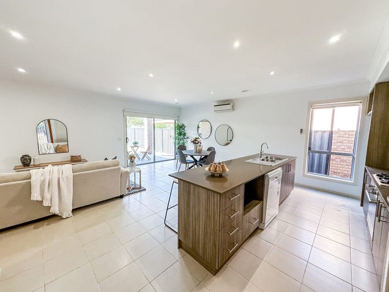Photo - 62 Brownlow Drive, Point Cook VIC 3030 - Image 6