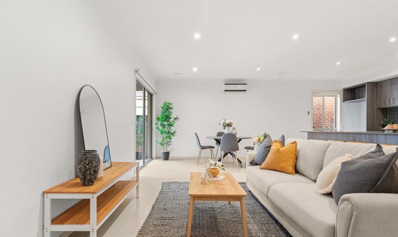 Photo - 62 Brownlow Drive, Point Cook VIC 3030 - Image 9