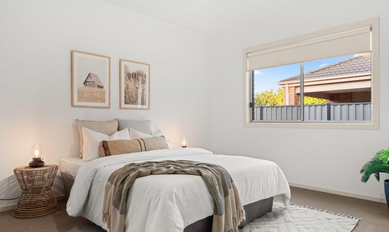 Photo - 62 Brownlow Drive, Point Cook VIC 3030 - Image 11