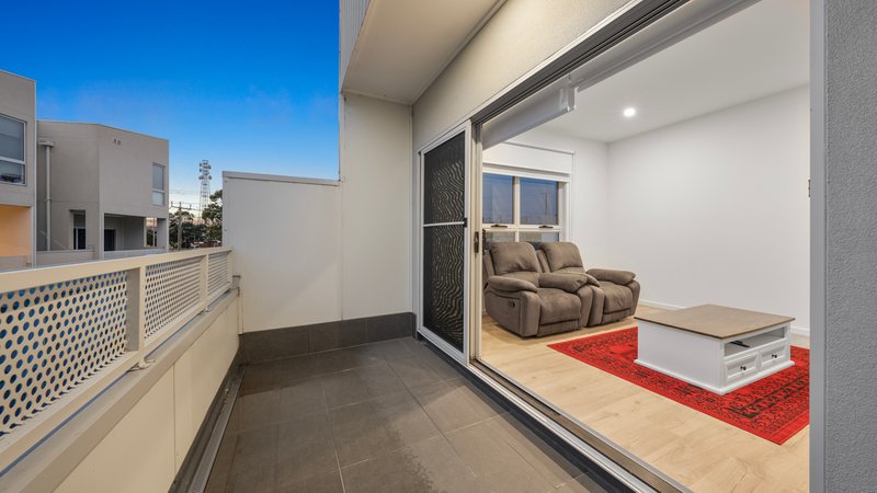 Photo - 62 Cameo Crescent, South Morang VIC 3752 - Image 9