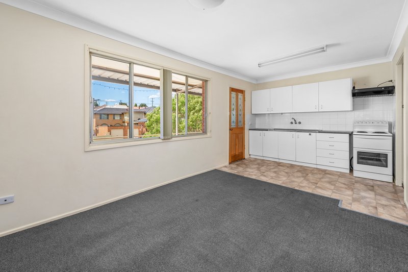 Photo - 6/2 Capper Street, Telarah NSW 2320 - Image 4